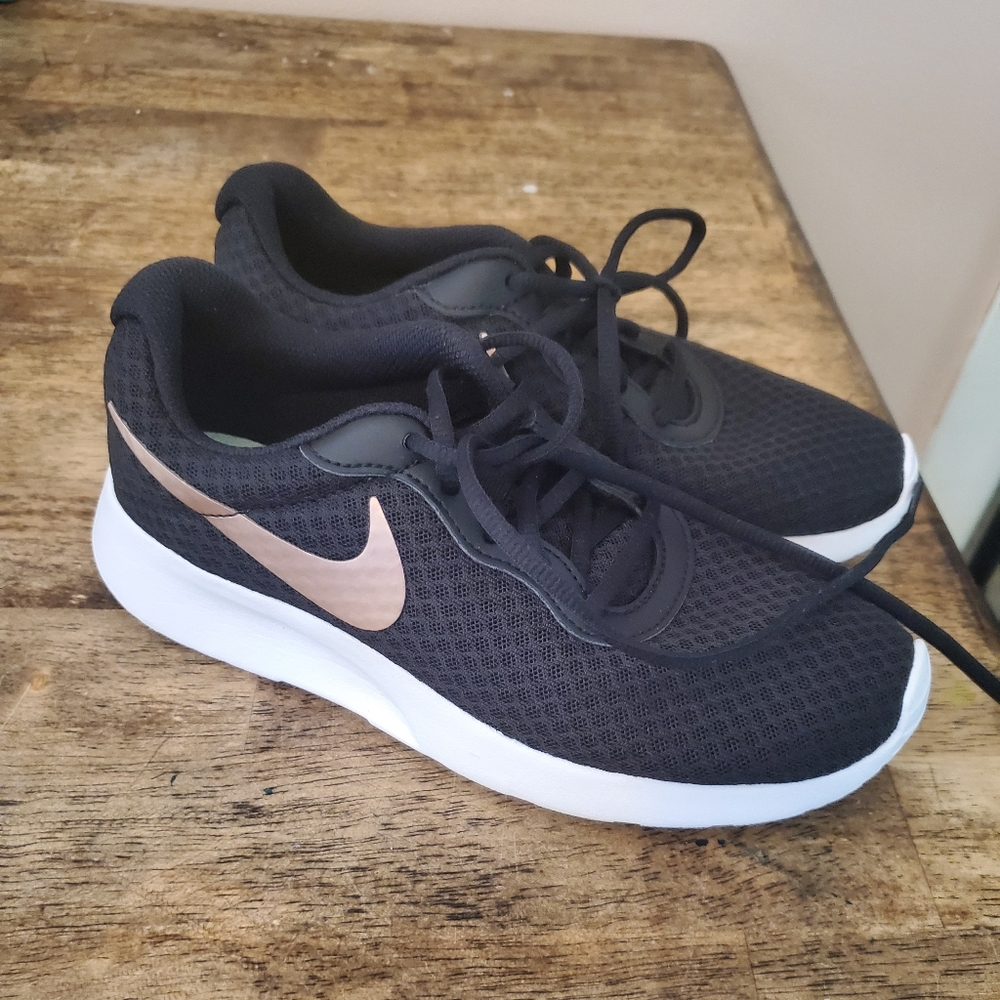 Nike sz 5.5 Women's